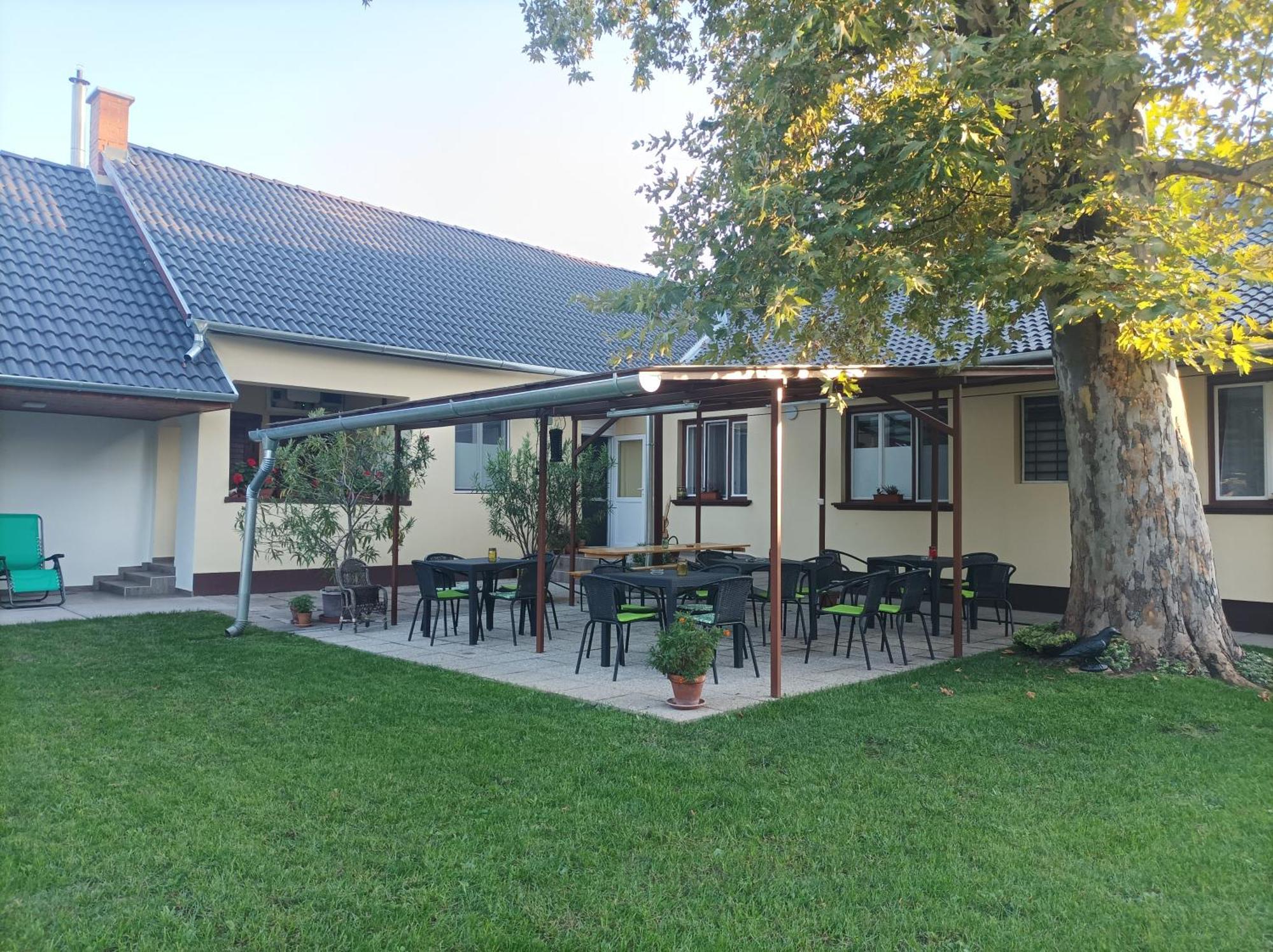 Tartos Szegfu Vendeghaz, Maganszallas Tazlar Luaran gambar